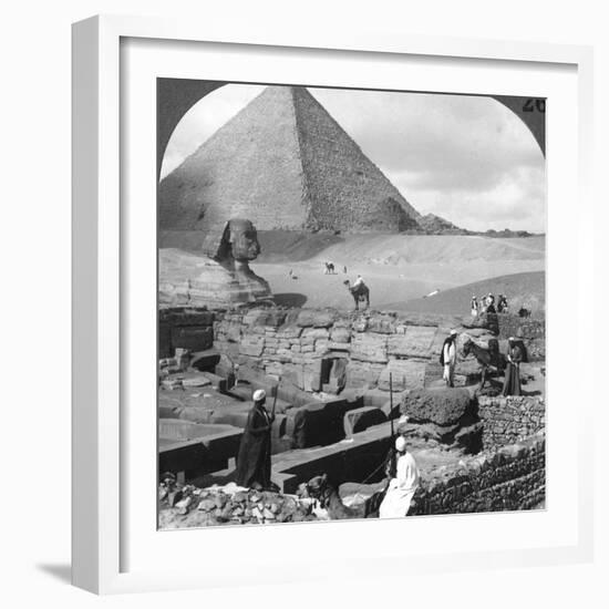 Ruins of the Granite Temple, the Sphinx and Great Pyramid, Egypt, 1905-Underwood & Underwood-Framed Photographic Print