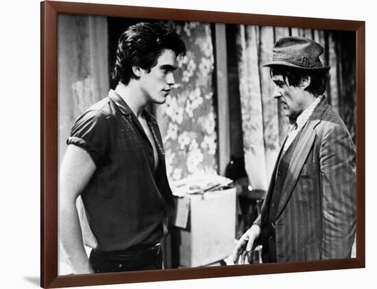 RUMBLE FISH, 1983 directed by FRANCIS FORD COPPOLA Matt Dillon and Dennis Hopper (b/w photo)-null-Framed Photo