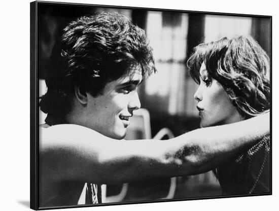 RUMBLE FISH, 1983 directed by FRANCIS FORD COPPOLA Matt Dillon and Diane Lane (b/w photo)-null-Framed Photo