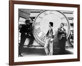 RUMBLE FISH, 1983 directed by FRANCIS FORD COPPOLA Matt Dillon and Mickey Rourke (b/w photo)-null-Framed Photo