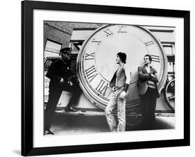 RUMBLE FISH, 1983 directed by FRANCIS FORD COPPOLA Matt Dillon and Mickey Rourke (b/w photo)-null-Framed Photo