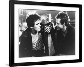 RUMBLE FISH, 1983 directed by FRANCIS FORD COPPOLA Matt Dillon and Mickey Rourke (b/w photo)-null-Framed Photo