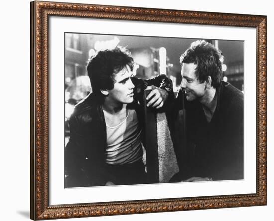RUMBLE FISH, 1983 directed by FRANCIS FORD COPPOLA Matt Dillon and Mickey Rourke (b/w photo)-null-Framed Photo