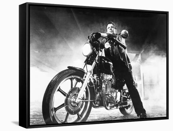 RUMBLE FISH, 1983 directed by FRANCIS FORD COPPOLA Mickey Rourke (b/w photo)-null-Framed Stretched Canvas