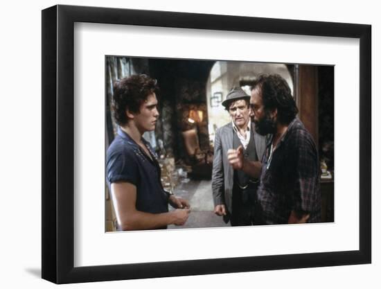 RUMBLE FISH, 1983 directed by FRANCIS FORD COPPOLA On the set, Francis Ford Coppola with Matt Dillo-null-Framed Photo