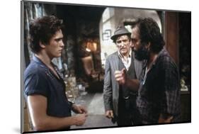 RUMBLE FISH, 1983 directed by FRANCIS FORD COPPOLA On the set, Francis Ford Coppola with Matt Dillo-null-Mounted Photo