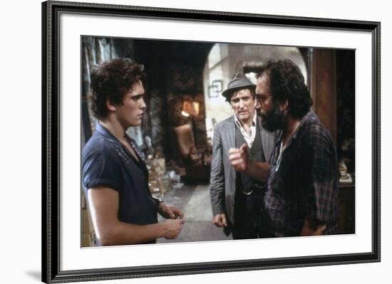 RUMBLE FISH, 1983 directed by FRANCIS FORD COPPOLA On the set, Francis Ford Coppola with Matt Dillo-null-Framed Photo