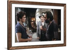 RUMBLE FISH, 1983 directed by FRANCIS FORD COPPOLA On the set, Francis Ford Coppola with Matt Dillo-null-Framed Photo