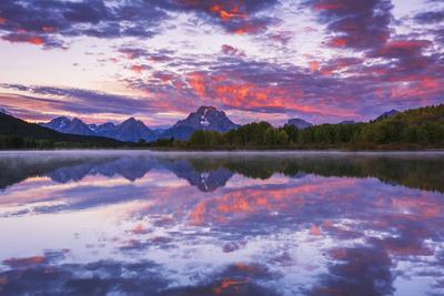 Dawn light over the Tetons from Oxbow Bend, Grand Teton National Park, Wyoming, USA.
