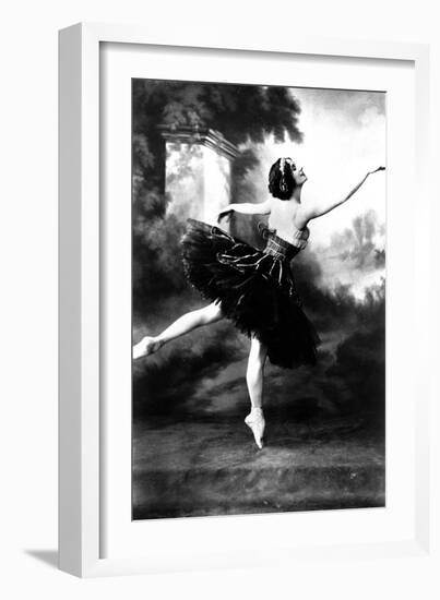 Russian Dancer Anna Pavlova (1881-1931) Here in the 10'S-null-Framed Photo