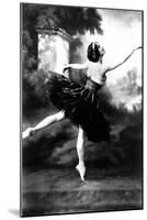 Russian Dancer Anna Pavlova (1881-1931) Here in the 10'S-null-Mounted Photo