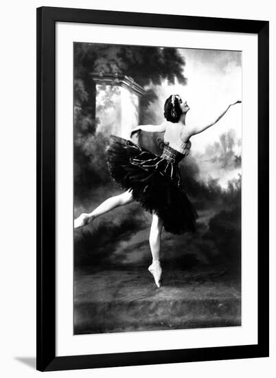 Russian Dancer Anna Pavlova (1881-1931) Here in the 10'S-null-Framed Photo