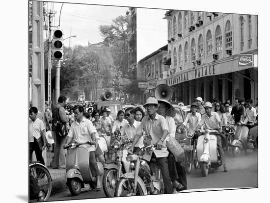 Saigon Curfew 1975-Nick Ut-Mounted Photographic Print