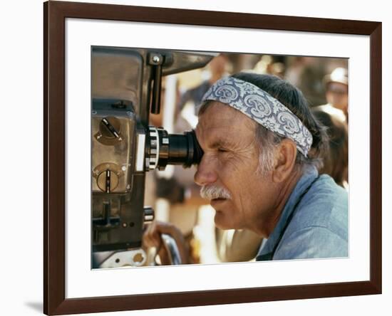 Sam Peckinpah sur le tournage du film Un nomme Cable Hogue THE BALLAD OF CABLE HOGUE, 1970 (photo)-null-Framed Photo
