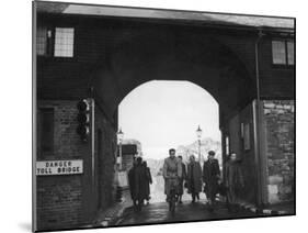 Sandwich WWII-Robert Hunt-Mounted Photographic Print