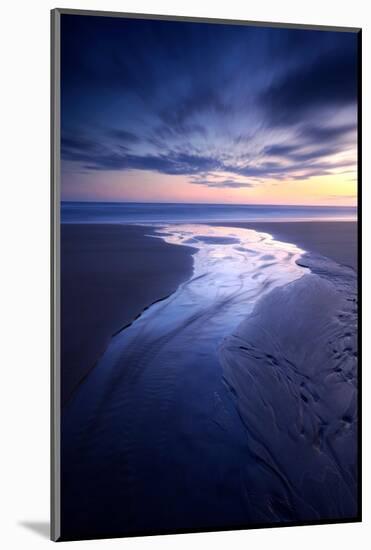 Sandymouth Bay at low tide at sunset, north Cornwall, UK-Ross Hoddinott-Mounted Photographic Print