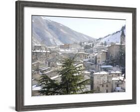 Scanno, Abruzzi, Italy, Europe-Oliviero Olivieri-Framed Photographic Print