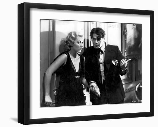SCARFACE, 1932 directed by HOWAR HAWKS AND RICHARD ROSSON Karen Morley and Paul Muni (b/w photo)-null-Framed Photo