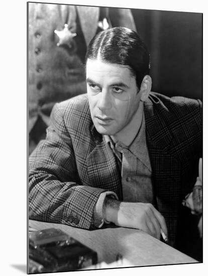 SCARFACE, 1932 directed by HOWAR HAWKS AND RICHARD ROSSON Paul Muni (b/w photo)-null-Mounted Photo