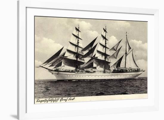 Schulsegelschiff Gorch Fock in Fahrt, Dreimaster-null-Framed Giclee Print