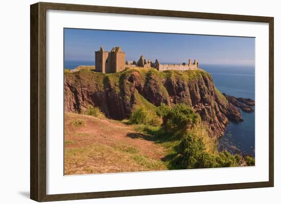 Scotland, Dunnottar Castle-Thomas Ebelt-Framed Photographic Print