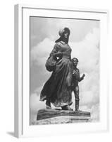 Sculpture of a Pioneer Woman and Her Child-Alfred Eisenstaedt-Framed Photographic Print