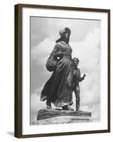 Sculpture of a Pioneer Woman and Her Child-Alfred Eisenstaedt-Framed Photographic Print