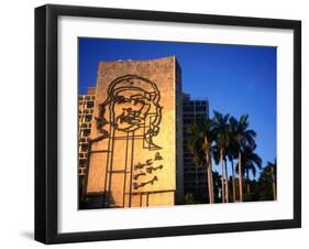 Sculpture of Che Guevara in the Plaza De La Revolucion, Havana, Cuba-Charlotte Hindle-Framed Premium Photographic Print