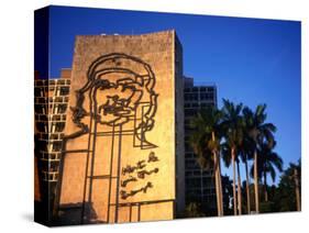 Sculpture of Che Guevara in the Plaza De La Revolucion, Havana, Cuba-Charlotte Hindle-Stretched Canvas