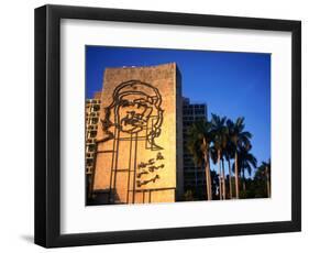 Sculpture of Che Guevara in the Plaza De La Revolucion, Havana, Cuba-Charlotte Hindle-Framed Photographic Print