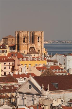 https://imgc.allpostersimages.com/img/posters/se-cathedral-at-sunset-alfama-lisbon-portugal-europe_u-L-Q1BTKRL0.jpg?artPerspective=n