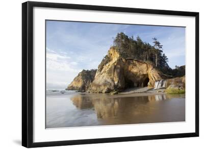 'Sea Caves and Waterfall at Hug Point, Hug Point State Park, Oregon ...