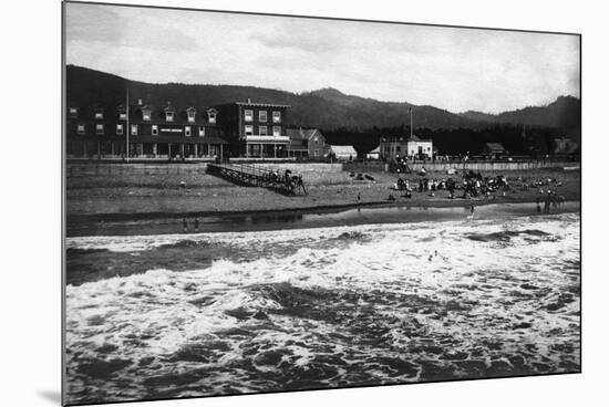 Seaside, Oregon Beach and Hotel Moore Photograph - Seaside, OR-Lantern Press-Mounted Premium Giclee Print