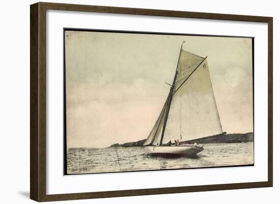 Segelboot in Seitenneigung, Wind, Wolken, Muecke-null-Framed Giclee Print