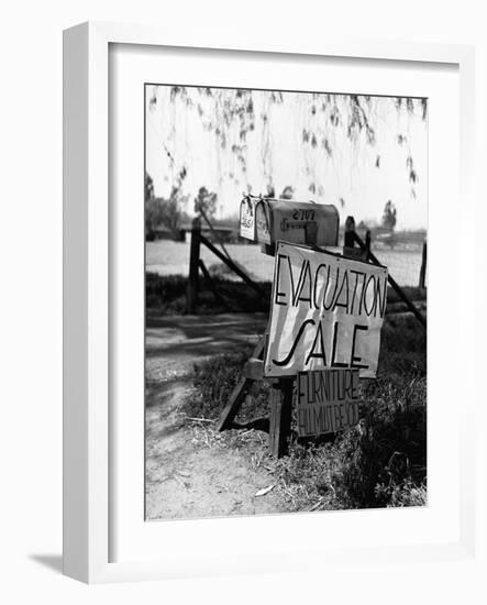 Selling Belongings-Russell Lee-Framed Photographic Print