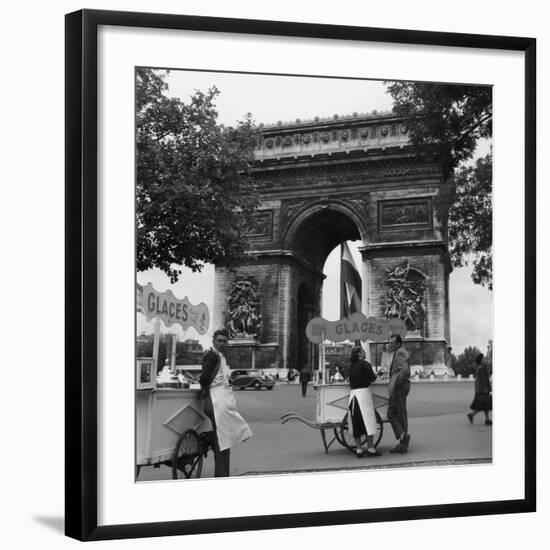 Selling Ice-Cream, Arc de Triomphe, Paris, c1950-Paul Almasy-Framed Giclee Print