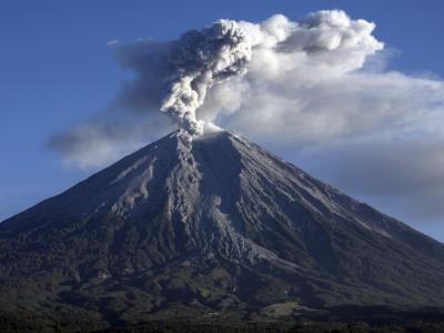 https://imgc.allpostersimages.com/img/posters/semeru-eruption-java-island-indonesia_u-L-PC2HJM0.jpg?artPerspective=n