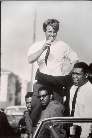 https://imgc.allpostersimages.com/img/posters/senator-robert-f-kennedy-campaigning-during-the-california-primary_u-L-Q1HSQVE0.jpg?artPerspective=n