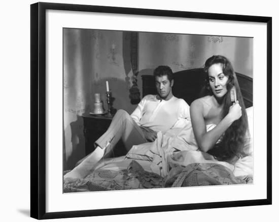 SENSO, 1954 directed by LUCHINO VISCONTI Farley Granger and Alida Valli (b/w photo)-null-Framed Photo