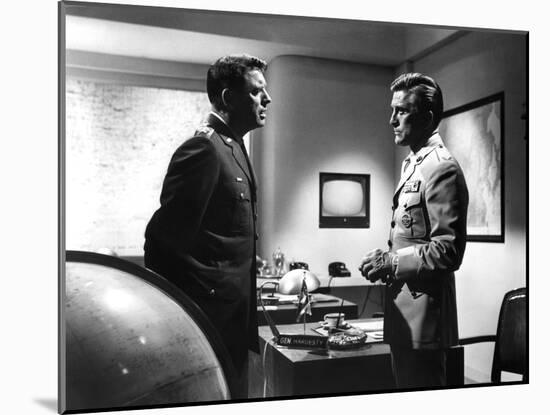 Sept jours en mai SEVEN DAYS IN MAY by JohnFrankenheimer with Burt Lancaster and Kirk Douglas, 1964-null-Mounted Photo