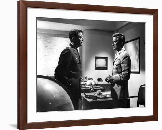 Sept jours en mai SEVEN DAYS IN MAY by JohnFrankenheimer with Burt Lancaster and Kirk Douglas, 1964-null-Framed Photo