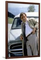 Serie televisee Columbo with Peter Falk (inspecteur Columbo), 1971-93 (devant sa voiture Peugeot 40-null-Framed Photo