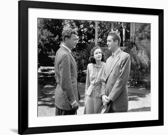 SHADOW OF A DOUBT, 1943 directed by ALFRED HITCHCOCK Joseph Cotten, Teresa Wright (b/w photo)-null-Framed Photo