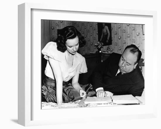 SHADOW OF A DOUBT, 1943 directed by ALFRED HITCHCOCK On the set,Alfred Hitchcock directs Teresa Wri-null-Framed Photo