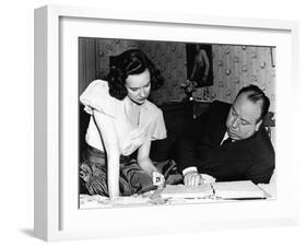 SHADOW OF A DOUBT, 1943 directed by ALFRED HITCHCOCK On the set,Alfred Hitchcock directs Teresa Wri-null-Framed Photo