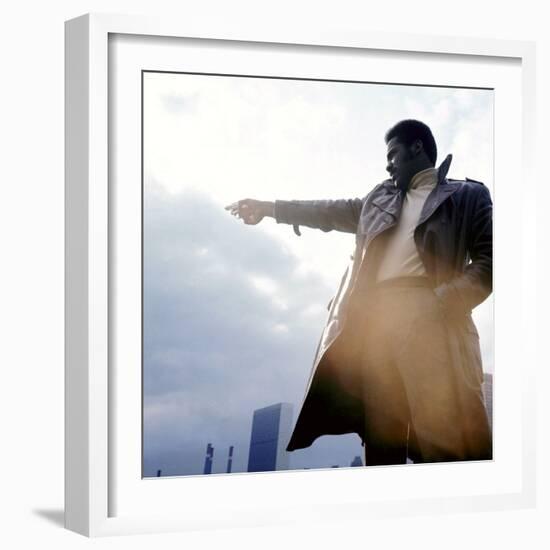 Shaft, Richard Roundtree, 1971-null-Framed Photo