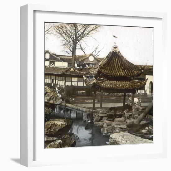 Shanghaï (China), Yuyuan, Mandarin's Garden Yu, Circa 1860-Leon, Levy et Fils-Framed Photographic Print