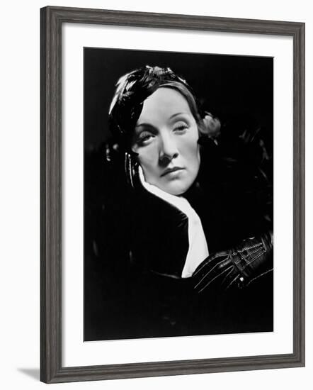 Shanghai Express, 1932-null-Framed Photographic Print