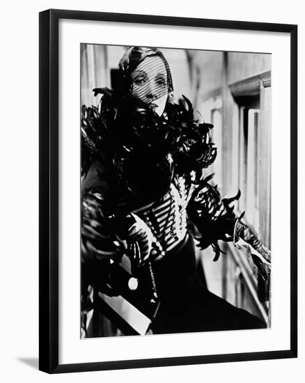 Shanghai Express, 1932-null-Framed Photographic Print