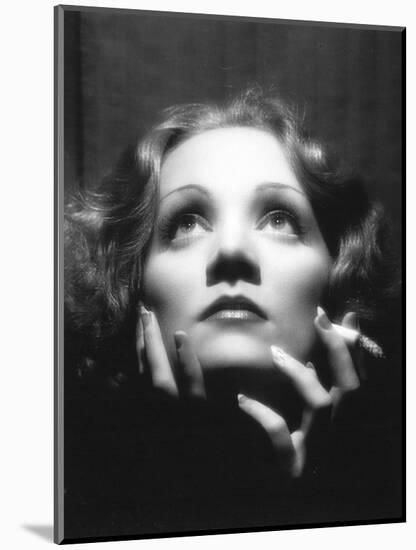 Shanghai Express, Marlene Dietrich, Directed by Josef Von Sternberg, 1933-null-Mounted Photographic Print